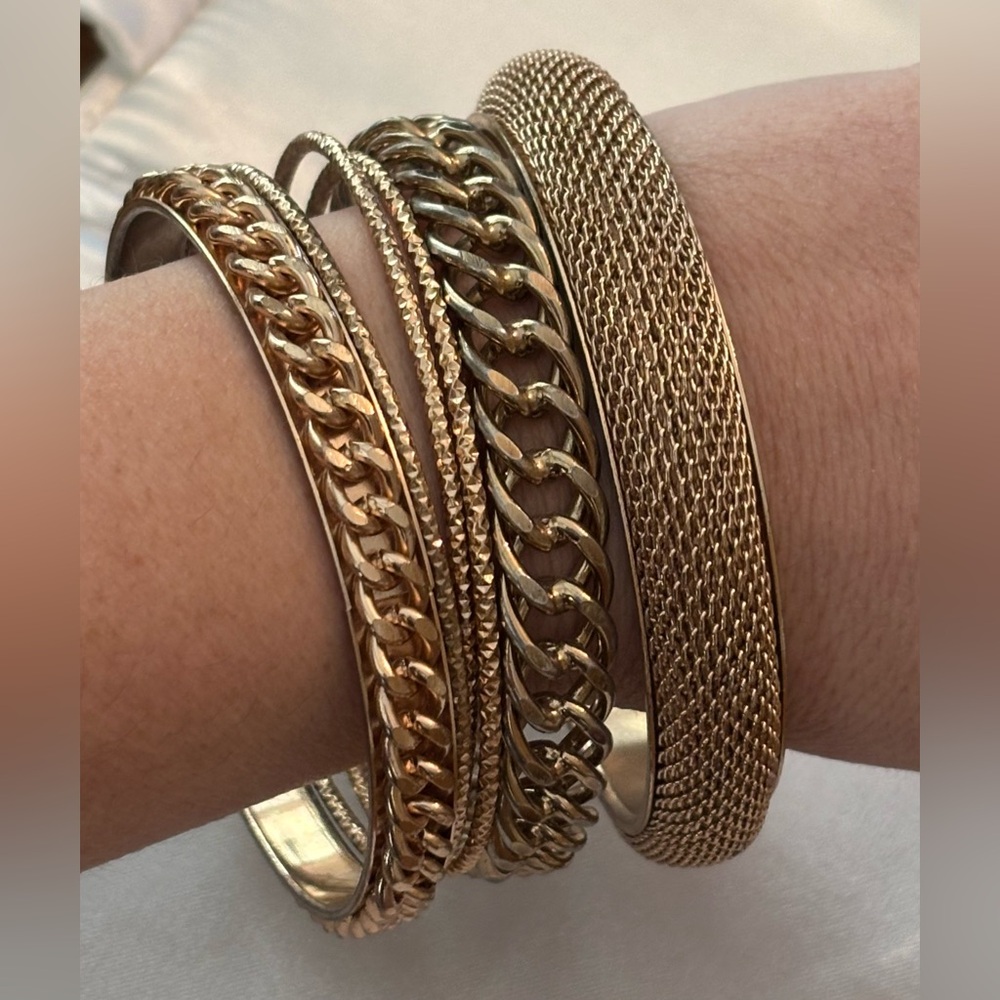♥️♥️ Elegant Gold-Tone Bracelet Set of 6